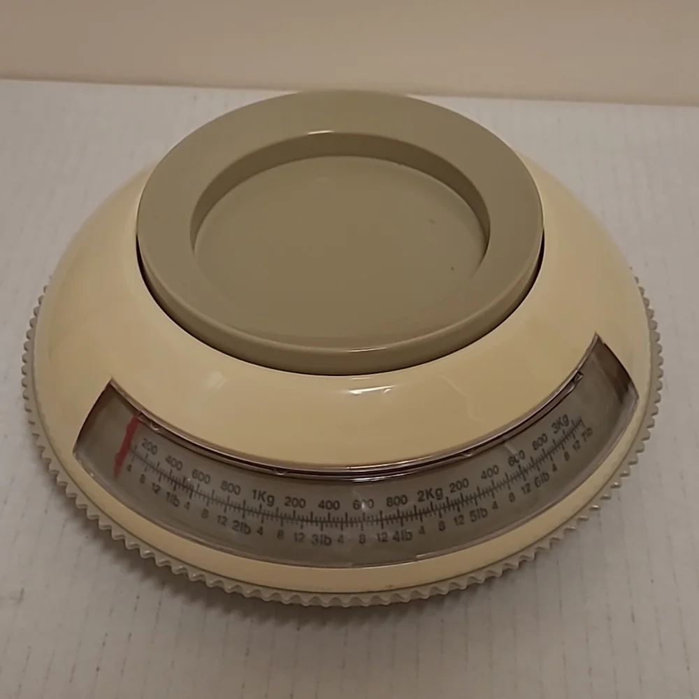 Retro Kitchen Scale - Picture 3 of 16